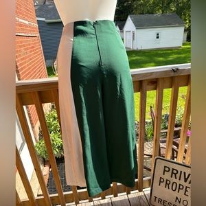 Ladies Green & White wide leg cropped pants (culottes) sz XS excellent condition